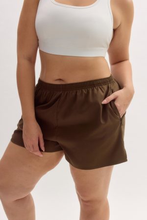 Chestnut Gazelle Short